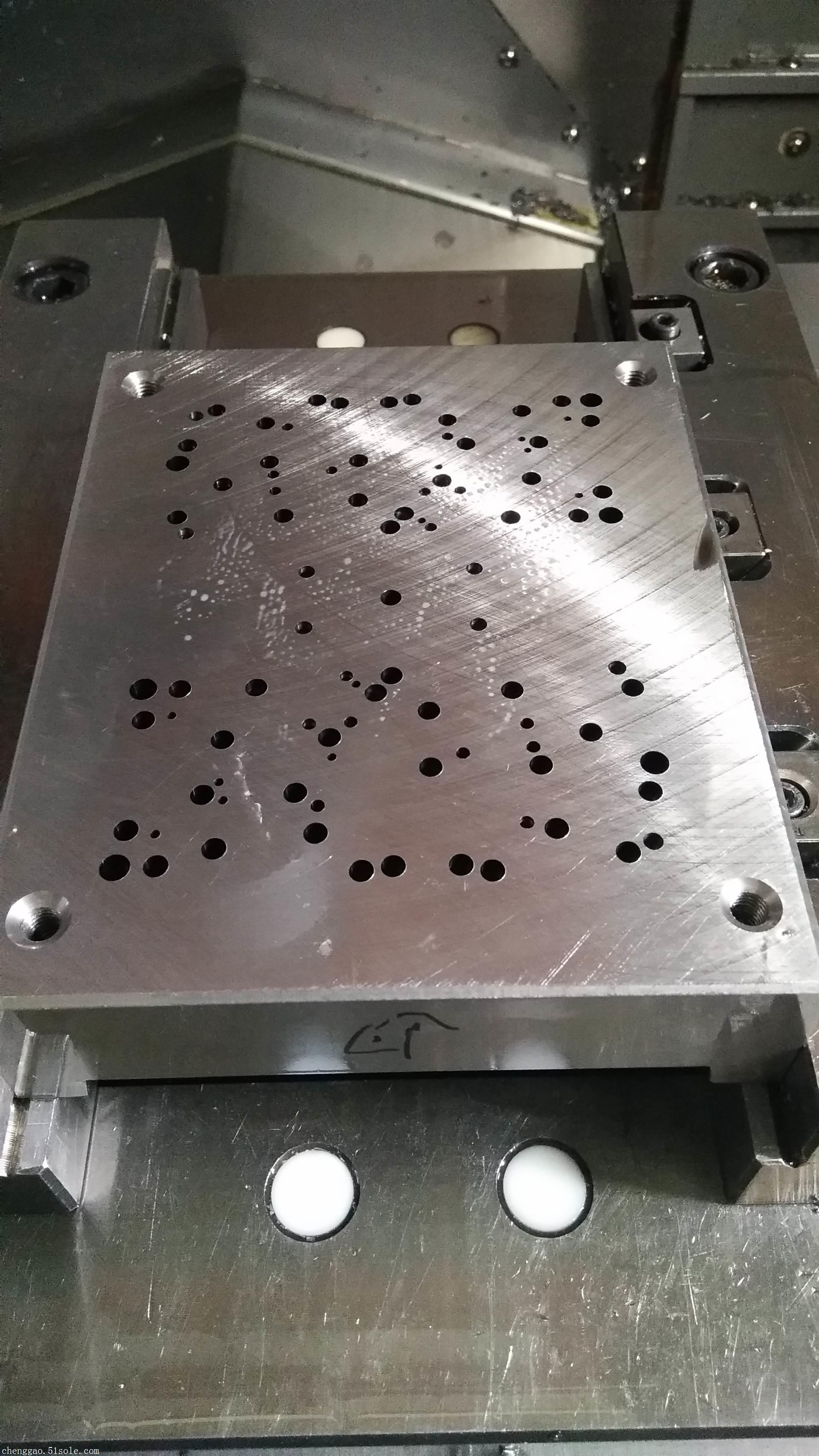 东莞深孔钻加工技术解析 1.5毫米深径比加工应用与挑战